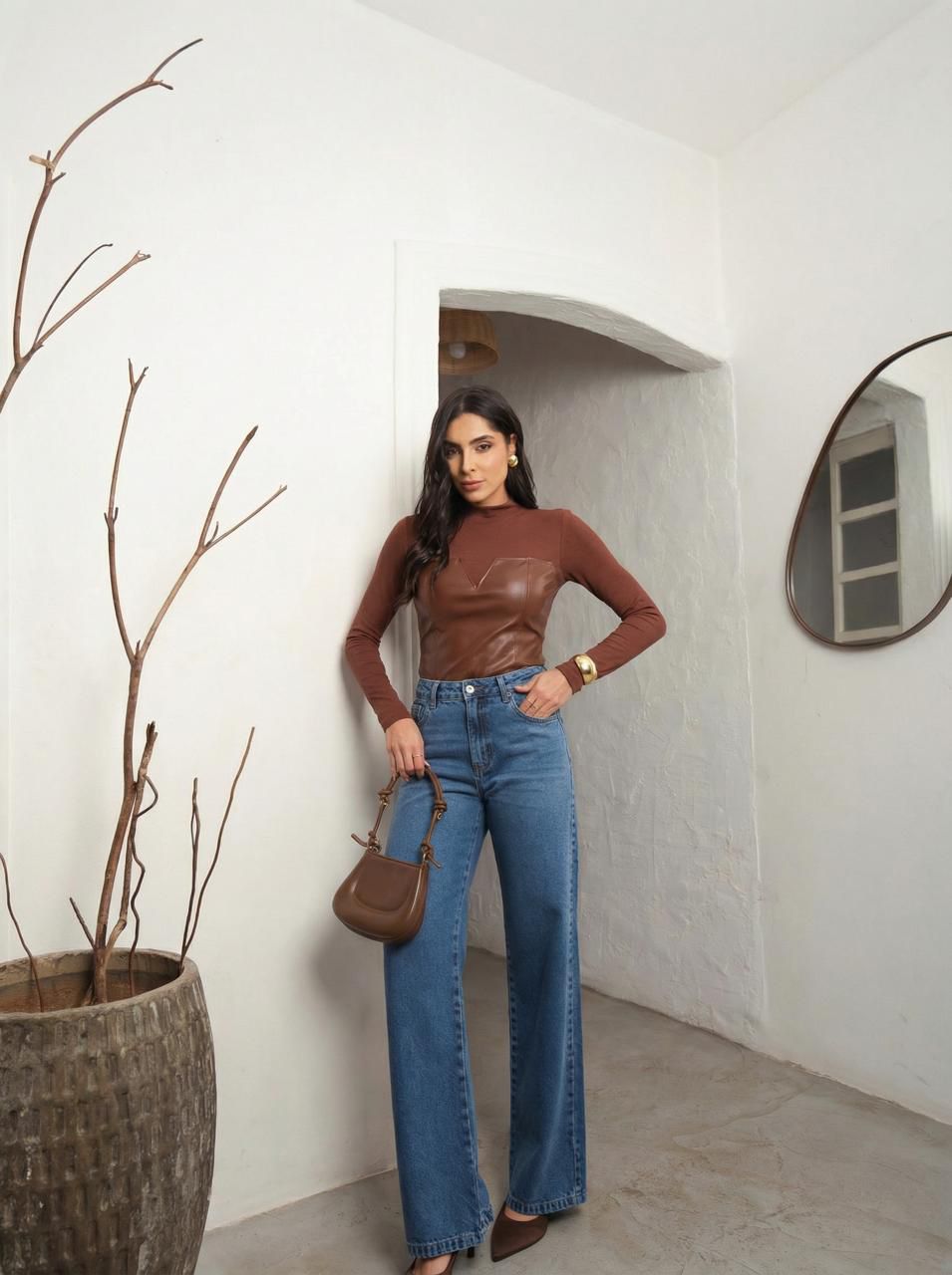 Blusa Malha com Recorte em Couro e Zíper Lateral